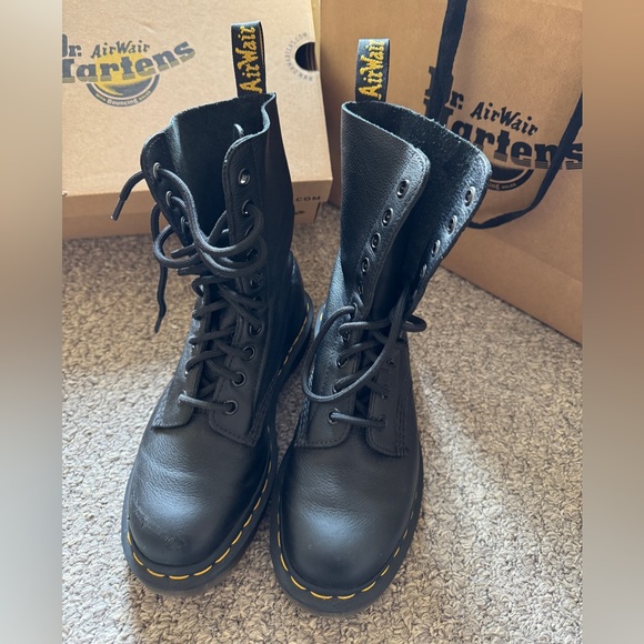 Dr. Martens Shoes - Dr. Martens Black Boots 1460 Pascal Virginia leather / size 5